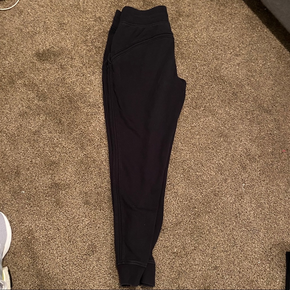 Used women’s lululemon joggers black size 8